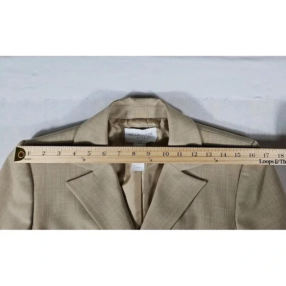 Liz Claiborne 2 Piece Womens Skirt Suit Size 10 3 Button Jacket Beige - Picture 2 of 16